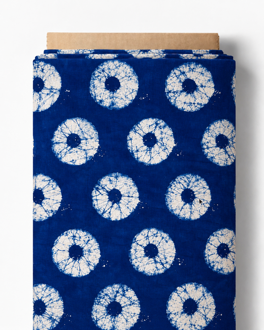 Hergestellt aus tiefblauem Baumwollleinen
