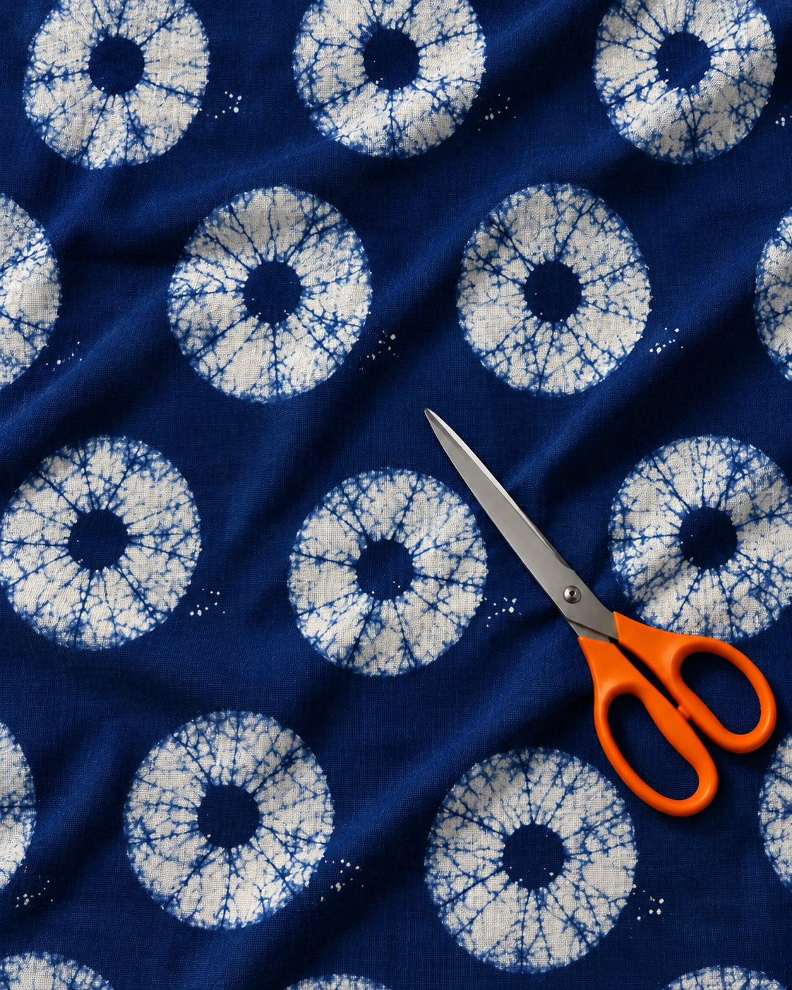 Hergestellt aus tiefblauem Baumwollleinen